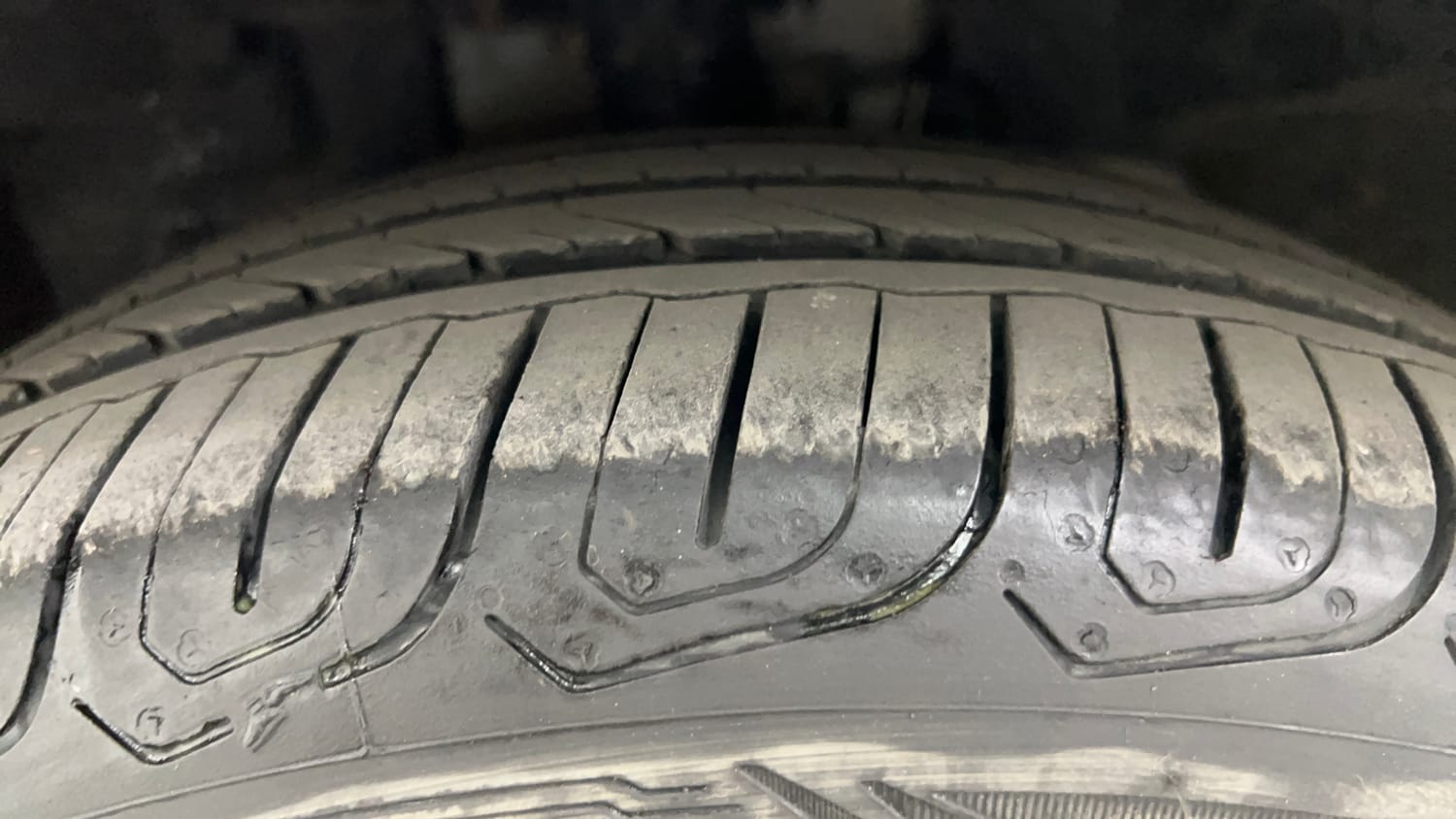 Used 2019 Ford Figo Titanium 1.2 Ti-VCT MT Petrol Manual tyres LEFT FRONT TYRE TREAD VIEW