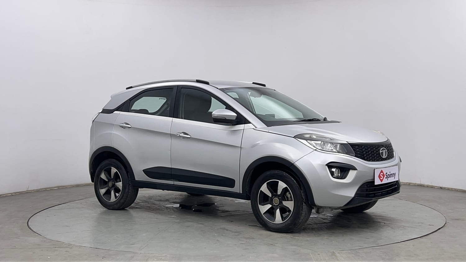 Used 2018 Tata Nexon XZ Plus Petrol Manual exterior RIGHT FRONT CORNER VIEW