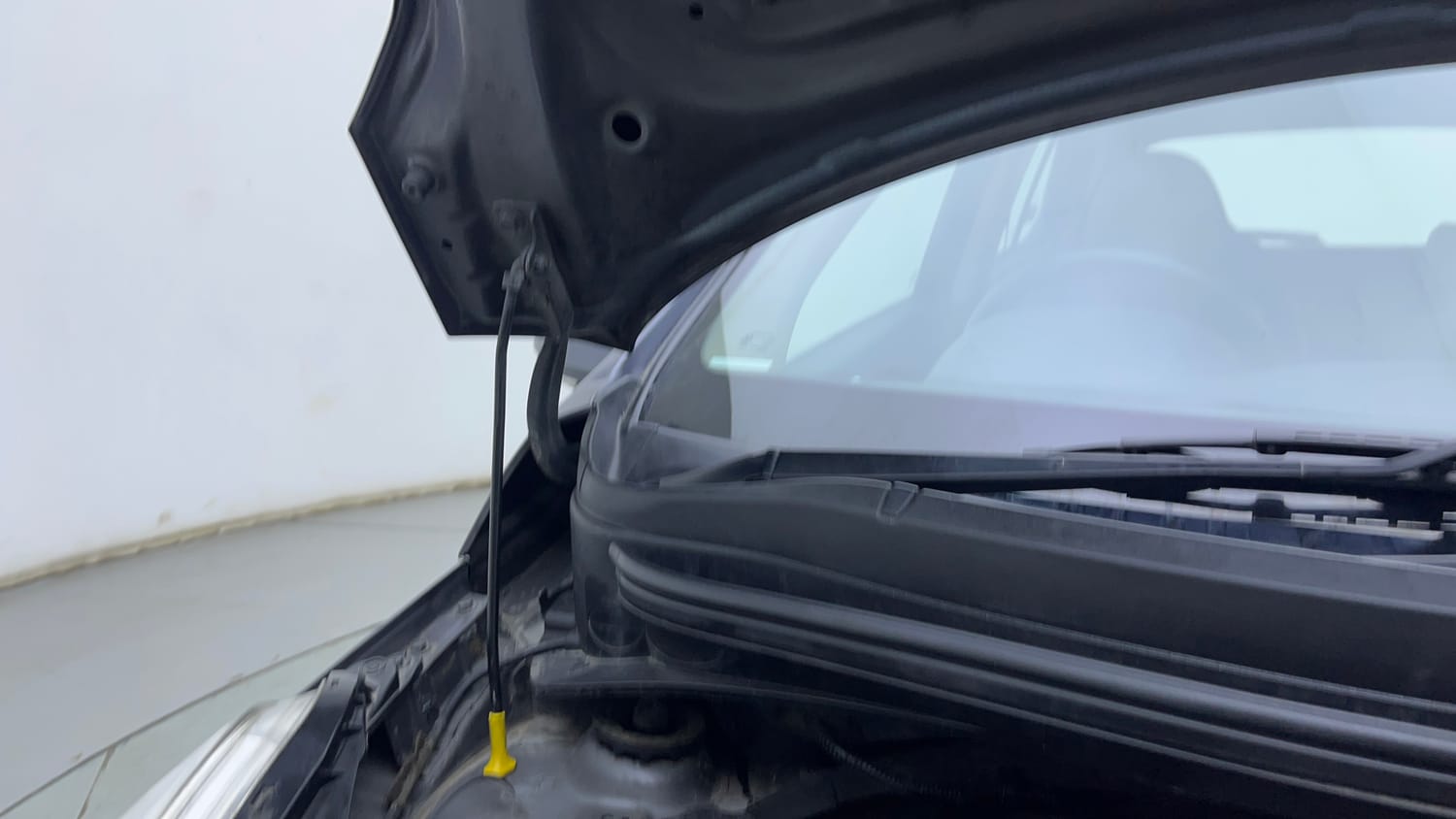 Used 2016 Hyundai Grand i10 Asta AT 1.2 Kappa VTVT Petrol Automatic engine ENGINE RIGHT SIDE HINGE & APRON VIEW