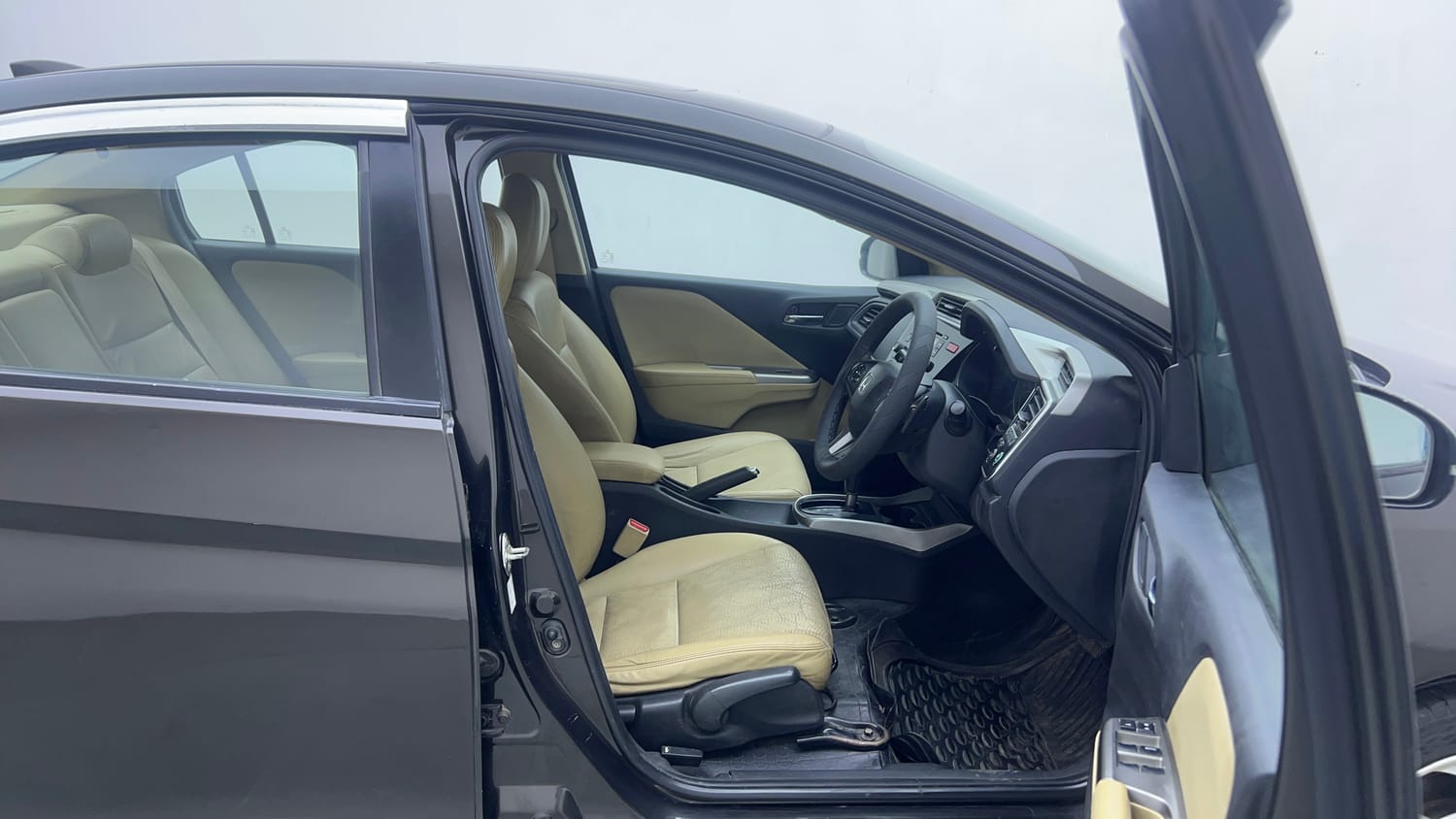 Used 2016 Honda City VX CVT Petrol Automatic interior RIGHT SIDE FRONT DOOR CABIN VIEW