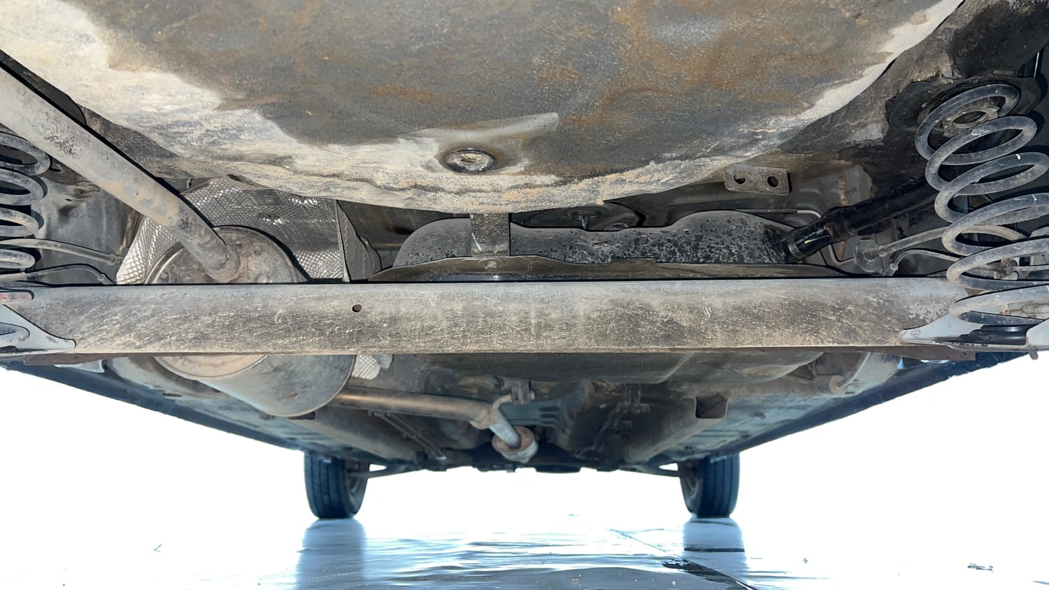Used 2019 Renault Kwid RXT (O) 1.0 SCE Edition Petrol Manual extra REAR UNDERBODY VIEW (TAKEN FROM REAR)