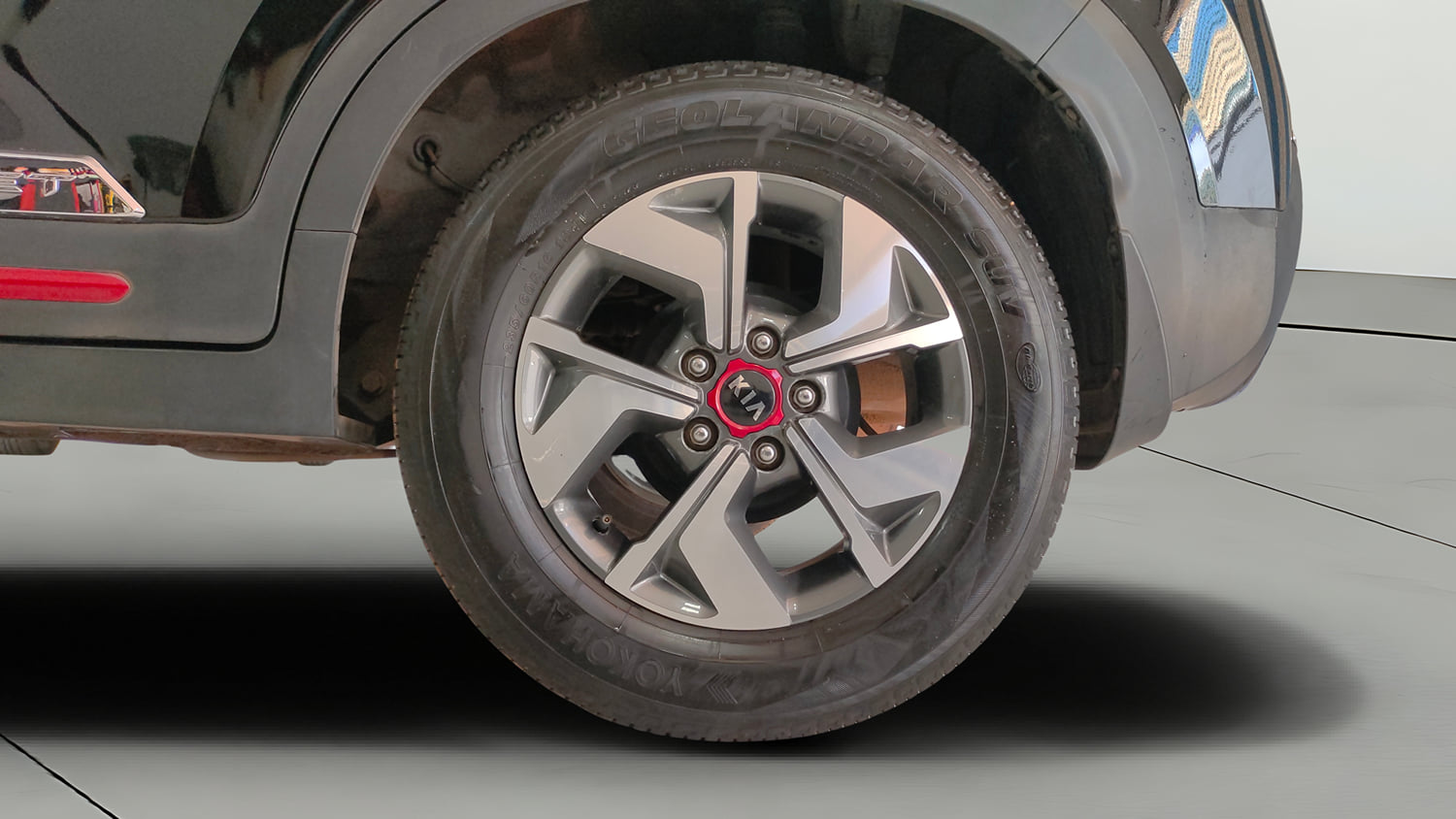 Used 2020 Kia Sonet GTX Plus 1.5 AT Diesel Automatic tyres LEFT REAR TYRE RIM VIEW