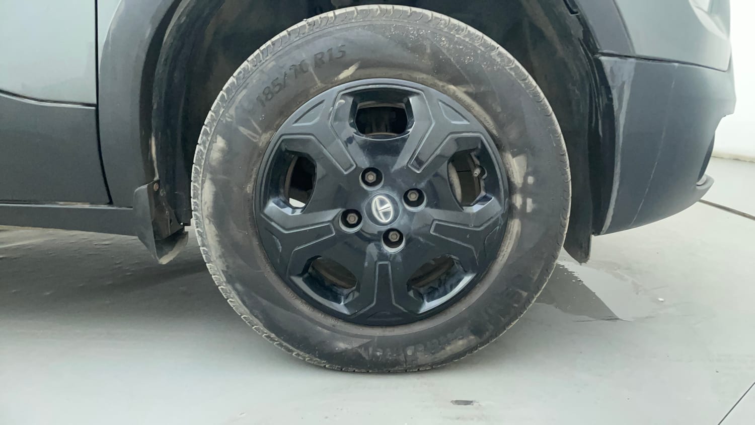 Used 2023 Tata Punch Accomplished AMT Petrol Automatic tyres RIGHT FRONT TYRE RIM VIEW