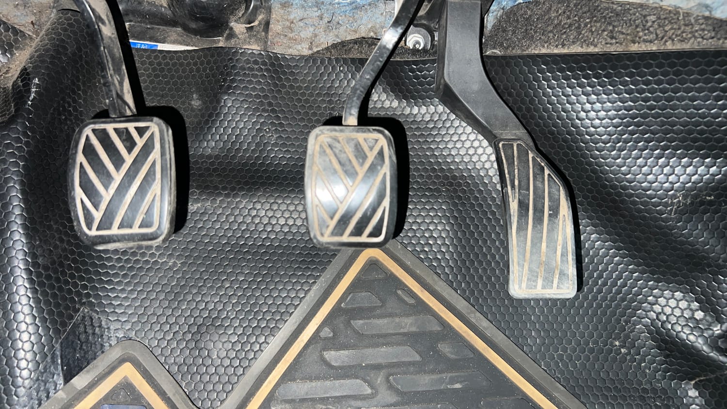 Used 2016 Maruti Suzuki S-Cross Zeta 1.3 Diesel Manual interior PEDALS VIEW