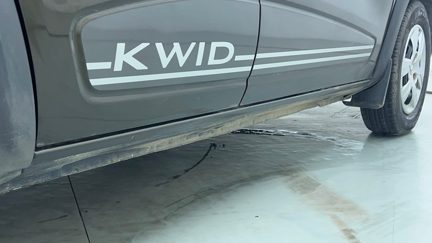 Used 2019 Renault Kwid 1.0 RXT AMT Opt Petrol Automatic dents MINOR DENT