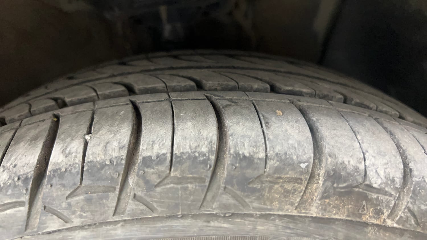 Used 2023 Hyundai Verna SX (O) 1.5 Petrol IVT Petrol Automatic tyres RIGHT FRONT TYRE TREAD VIEW