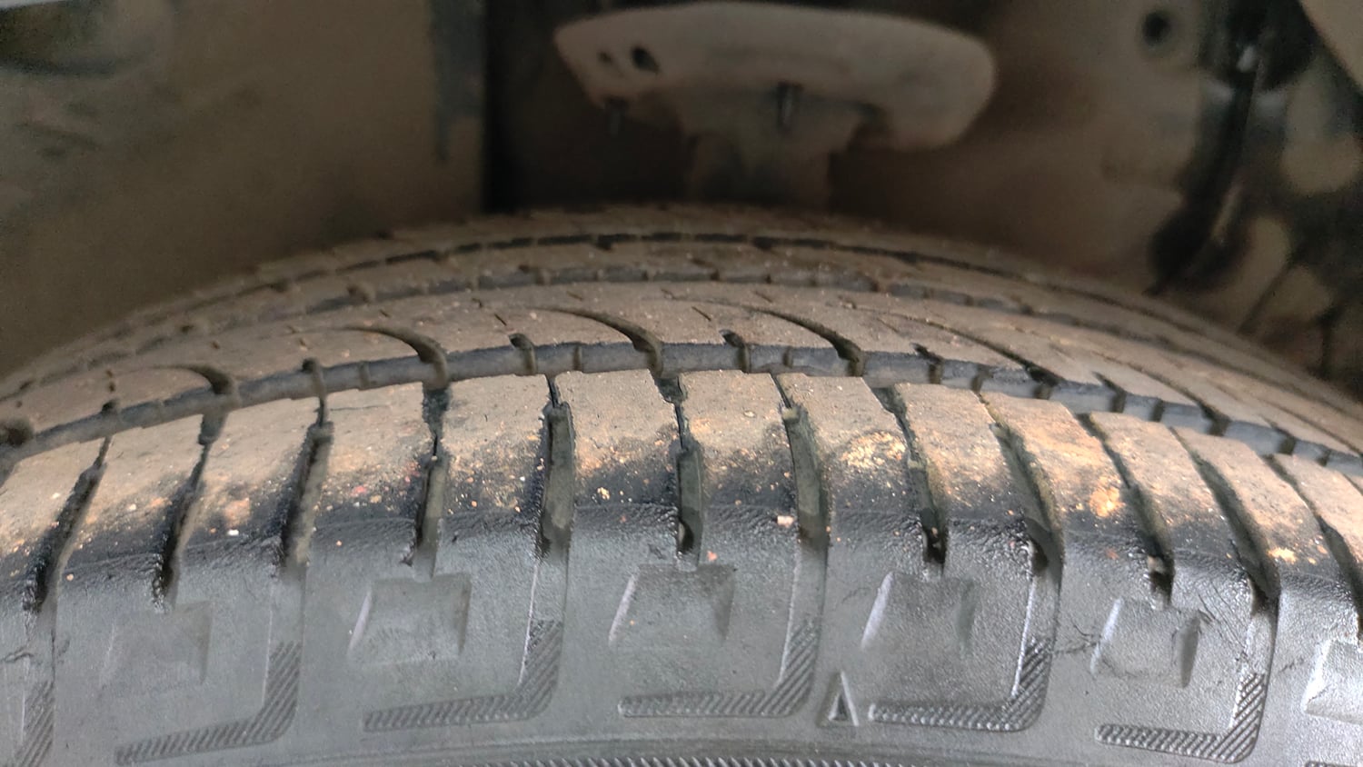 Used 2020 Kia Sonet GTX Plus 1.5 AT Diesel Automatic tyres LEFT FRONT TYRE TREAD VIEW