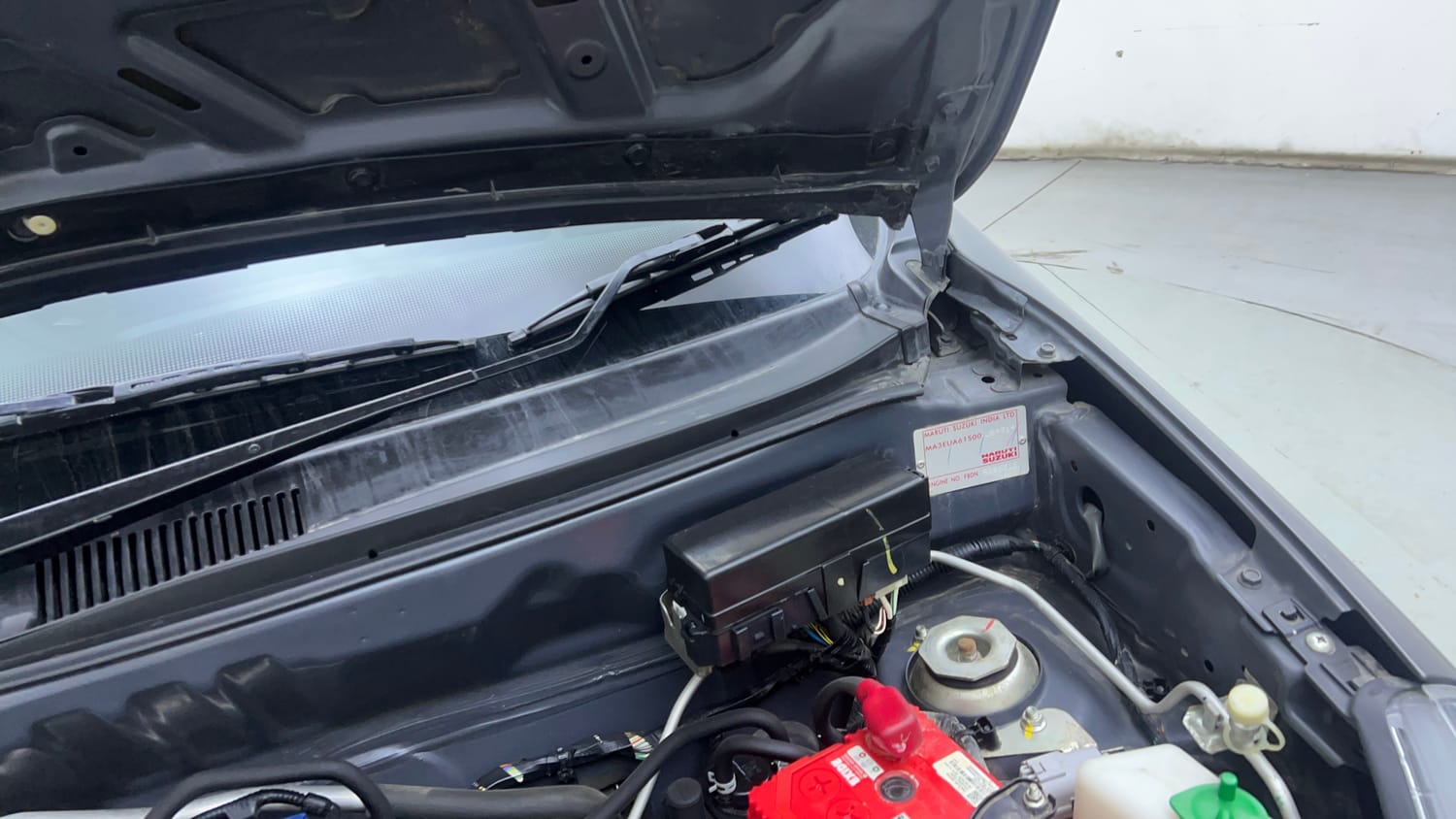 Used 2022 Maruti Suzuki Alto 800 LXi Petrol Manual engine ENGINE LEFT SIDE HINGE & APRON VIEW
