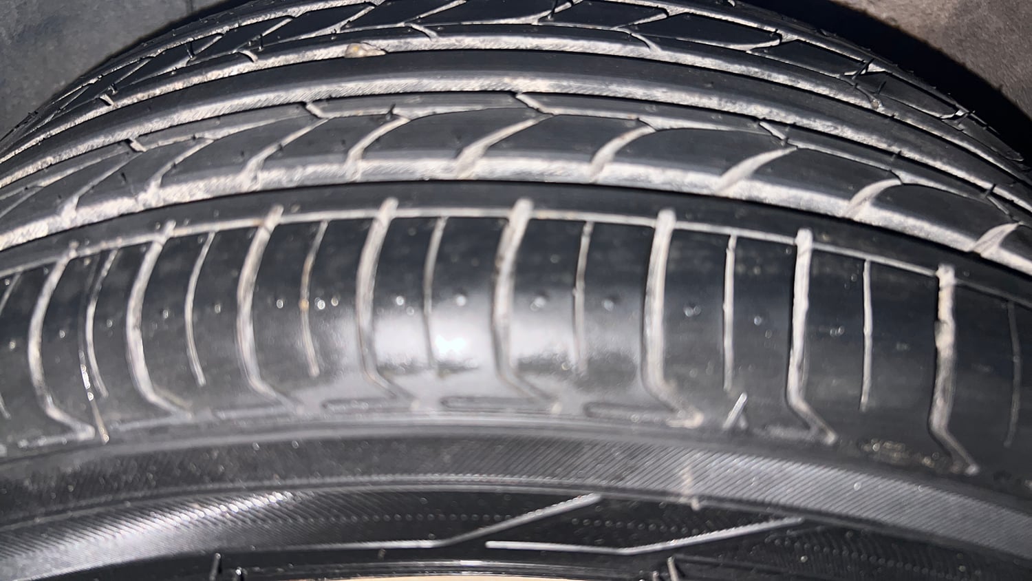 Used 2015 Volkswagen Polo Comfortline 1.2L (P) Petrol Manual tyres LEFT FRONT TYRE TREAD VIEW