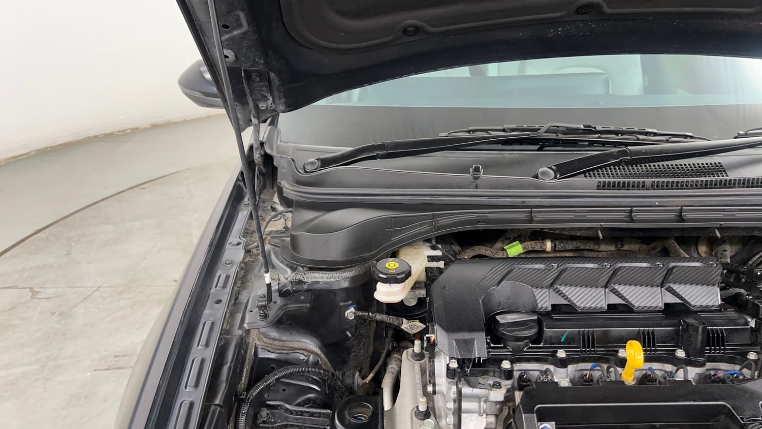 Used 2023 Hyundai Verna SX (O) 1.5 Petrol IVT Petrol Automatic engine ENGINE RIGHT SIDE HINGE & APRON VIEW