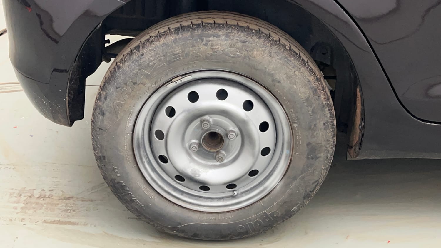 Used 2016 Maruti Suzuki Swift VXi Petrol Manual tyres RIGHT REAR TYRE RIM VIEW