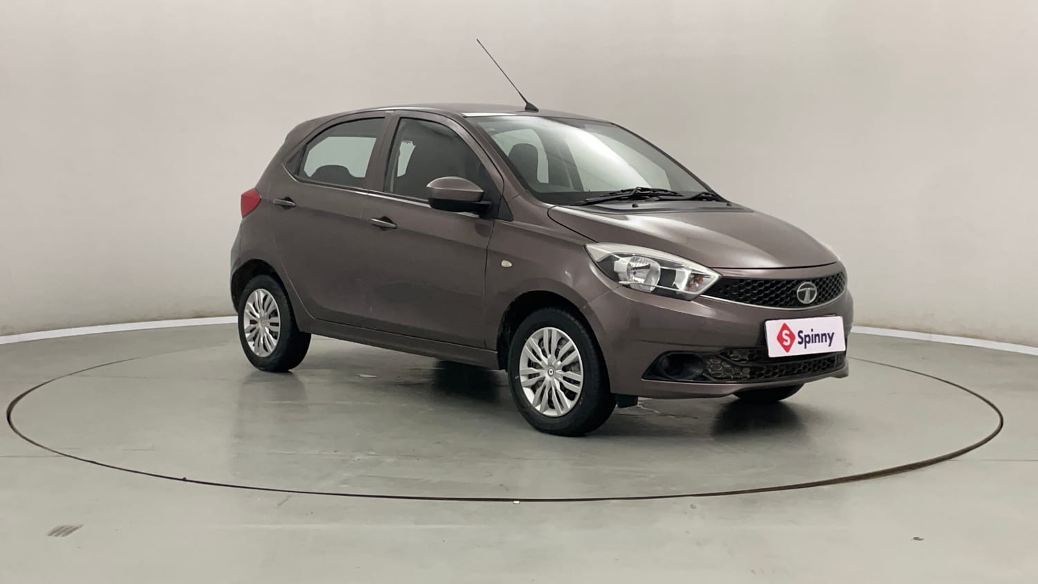 Used 2017 Tata Tiago Revotron XT Petrol Manual exterior RIGHT FRONT CORNER VIEW