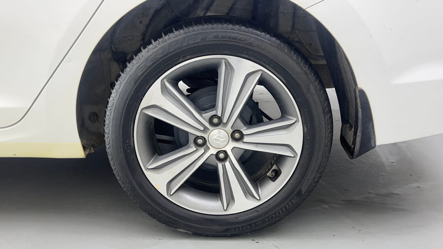 Used 2019 Hyundai Verna SX 1.6 VTVT Petrol Manual tyres LEFT REAR TYRE RIM VIEW