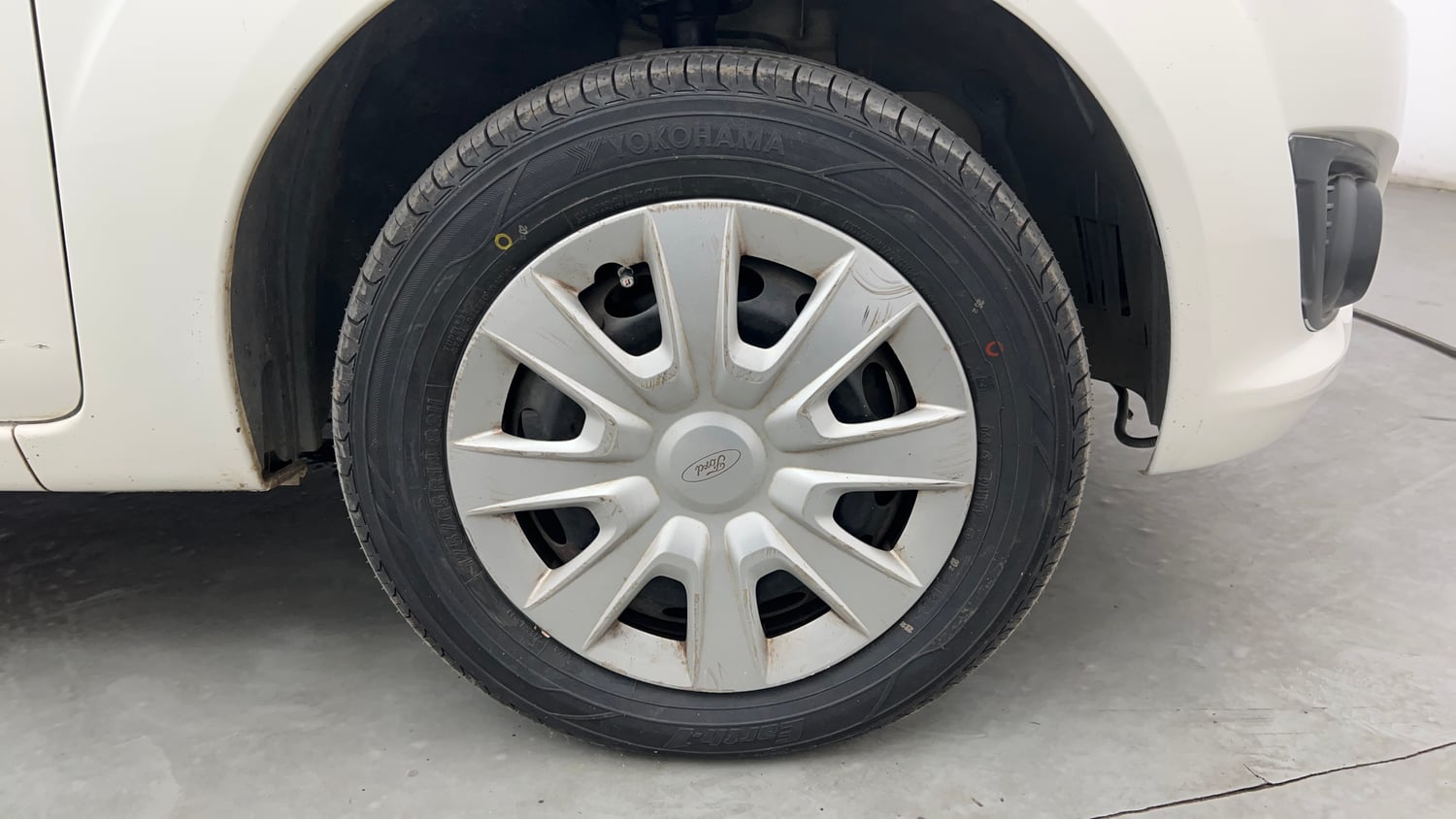 Used 2015 Ford Figo Duratec Petrol ZXI 1.2 Petrol Manual tyres RIGHT FRONT TYRE RIM VIEW
