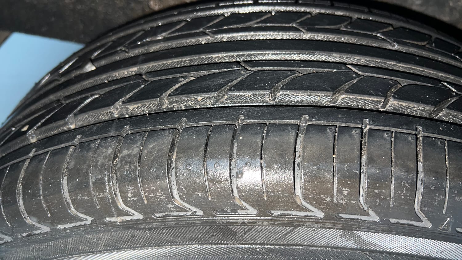 Used 2021 Nissan Magnite XV Turbo CVT Petrol Automatic tyres RIGHT REAR TYRE TREAD VIEW