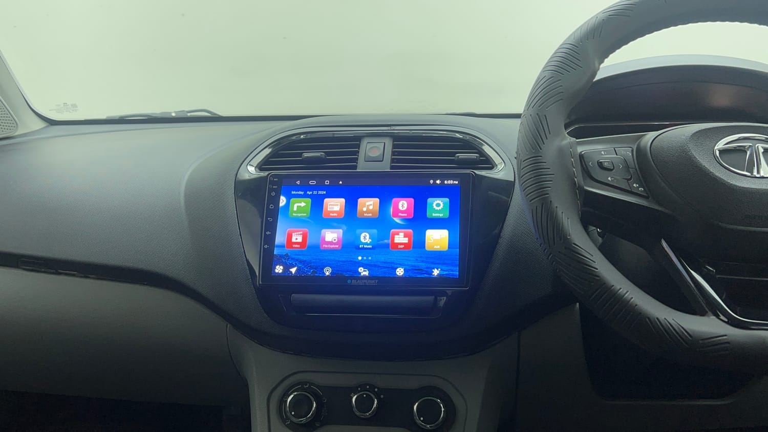 Used 2024 Tata Tiago XT Petrol Manual top_features Integrated (in-dash) music system