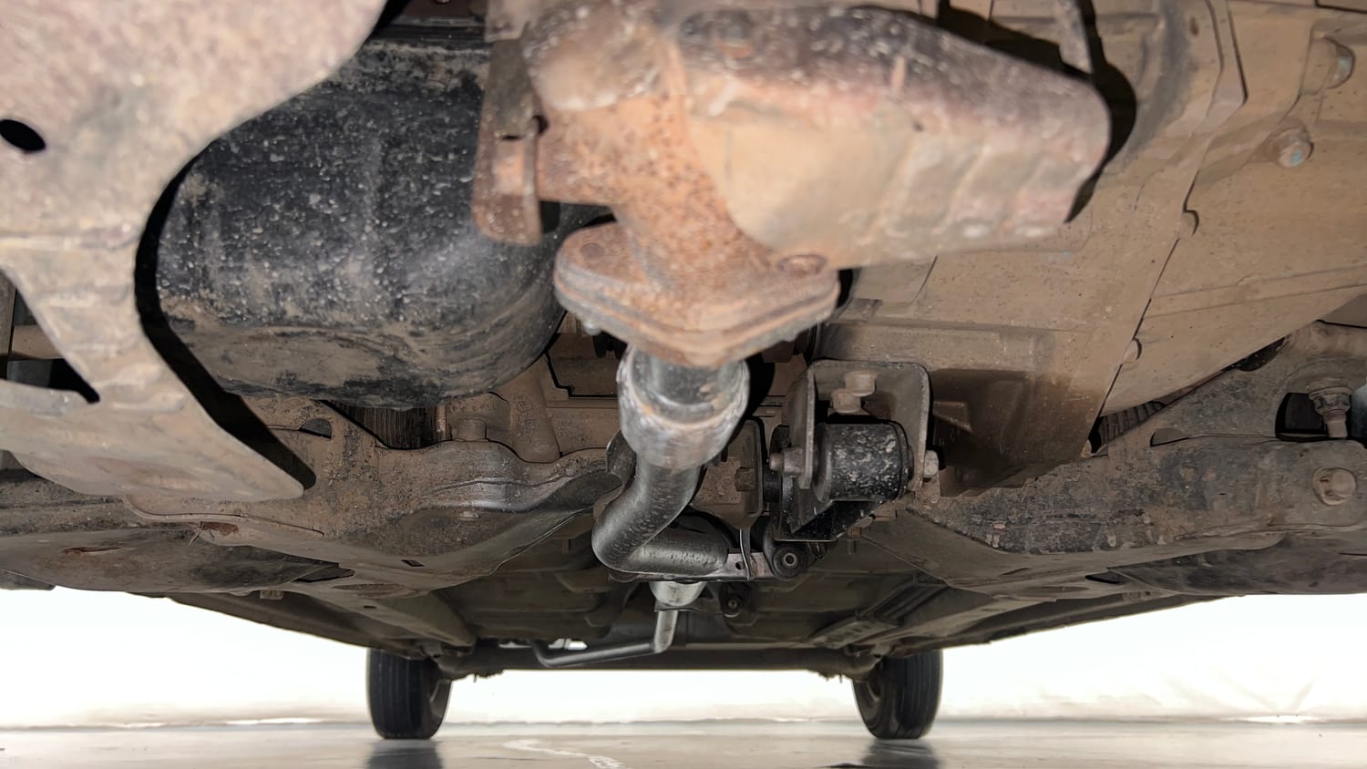Used 2013 Hyundai i10 Era 1.1 iRDE2 Petrol Manual extra FRONT LEFT UNDERBODY VIEW