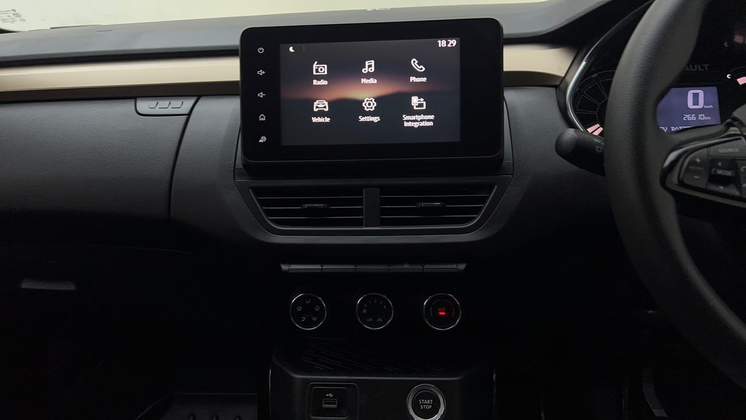 Used 2021 Renault Kiger RXT MT Petrol Manual interior MUSIC SYSTEM & AC CONTROL VIEW