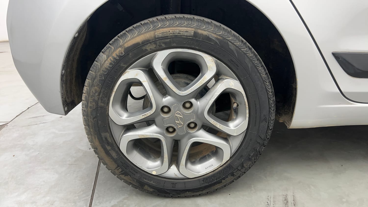 Used 2018 Hyundai Elite i20 Asta 1.2 (O) Petrol Manual tyres RIGHT REAR TYRE RIM VIEW