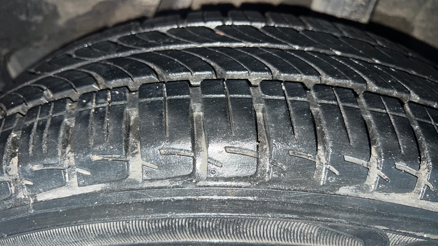 Used 2015 Honda City V Petrol Manual tyres LEFT REAR TYRE TREAD VIEW
