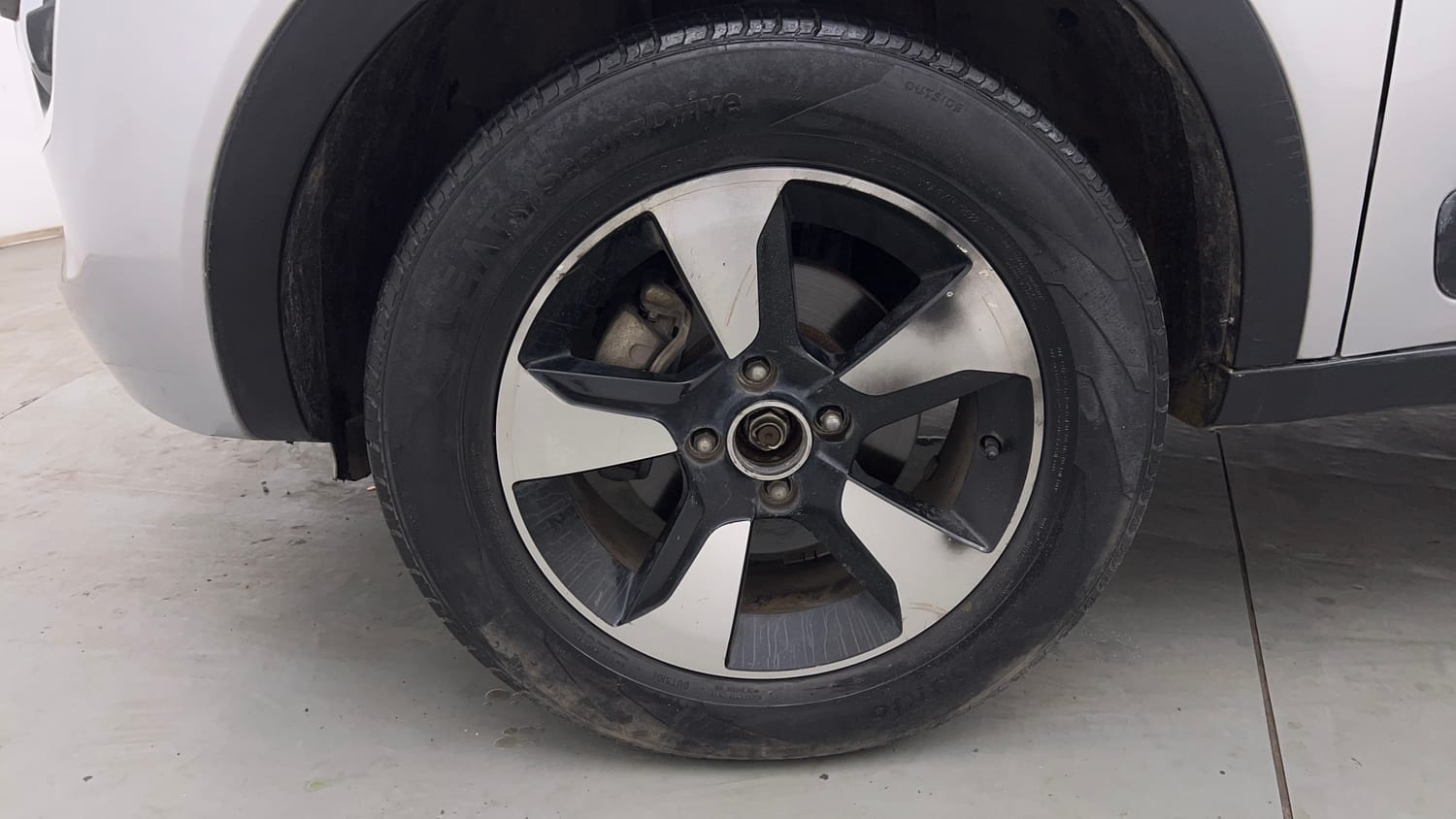Used 2018 Tata Nexon XZ Plus Petrol Manual tyres LEFT FRONT TYRE RIM VIEW