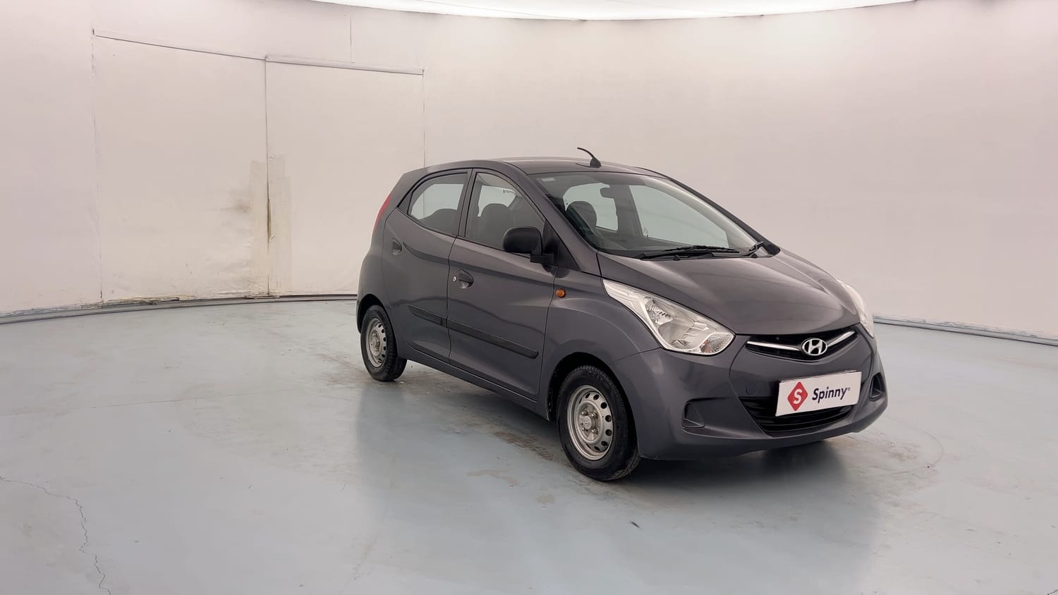 Used 2017 Hyundai Eon Era + Petrol Manual exterior RIGHT FRONT CORNER VIEW