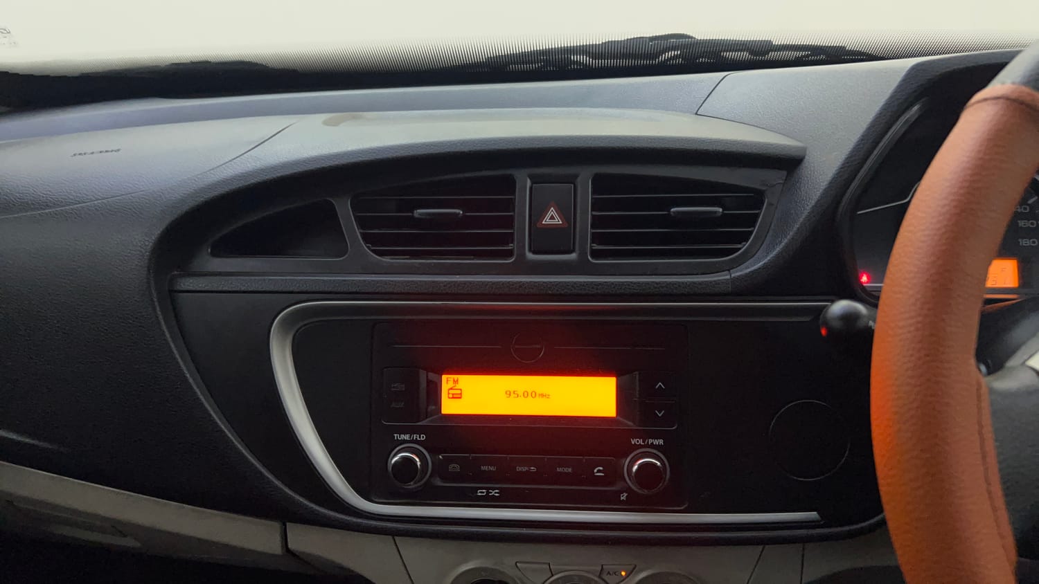 Used 2021 Maruti Suzuki Alto 800 VXi Petrol Manual top_features Integrated (in-dash) music system