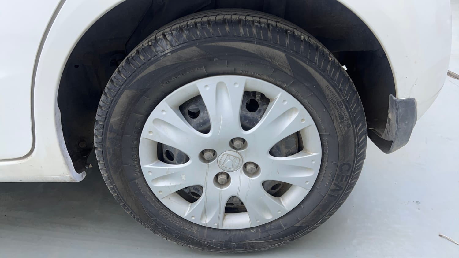 Used 2013 Honda Brio S MT Petrol Manual tyres LEFT REAR TYRE RIM VIEW