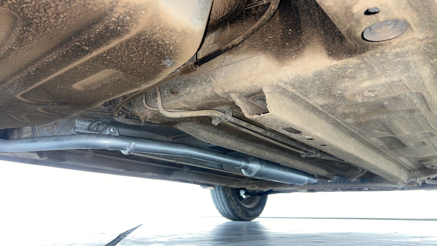 Used 2022 Renault Triber RXZ EASY-R AMT Dual Tone Petrol Automatic extra REAR RIGHT UNDERBODY VIEW