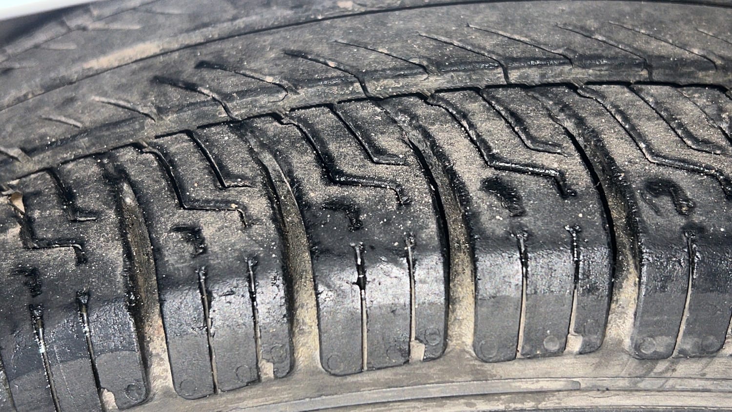 Used 2018 Hyundai Grand i10 Sportz 1.2 Kappa VTVT Petrol Manual tyres RIGHT FRONT TYRE TREAD VIEW