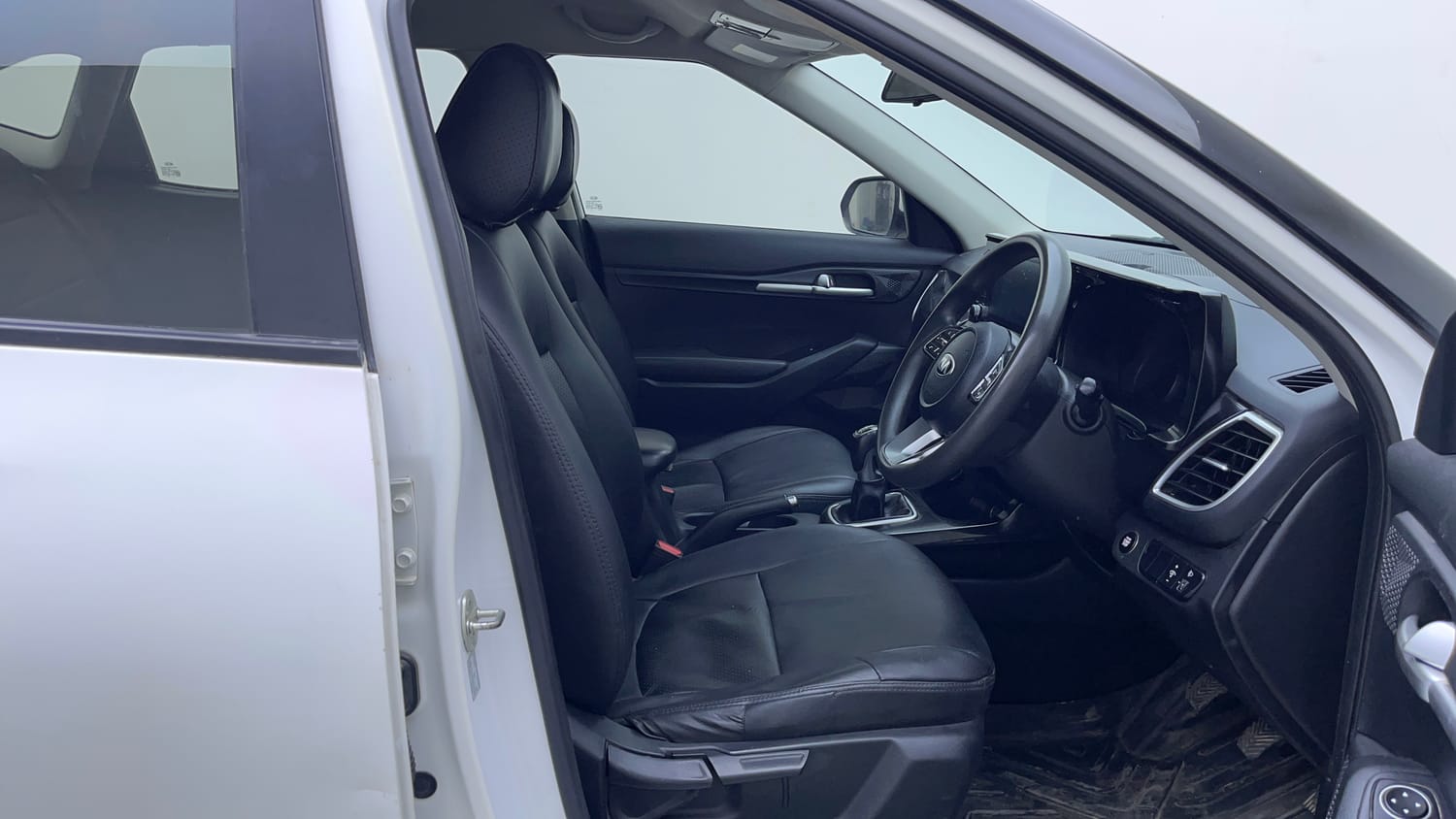 Used 2020 Kia Seltos HTK Plus 1.5 Diesel Diesel Manual interior RIGHT SIDE FRONT DOOR CABIN VIEW
