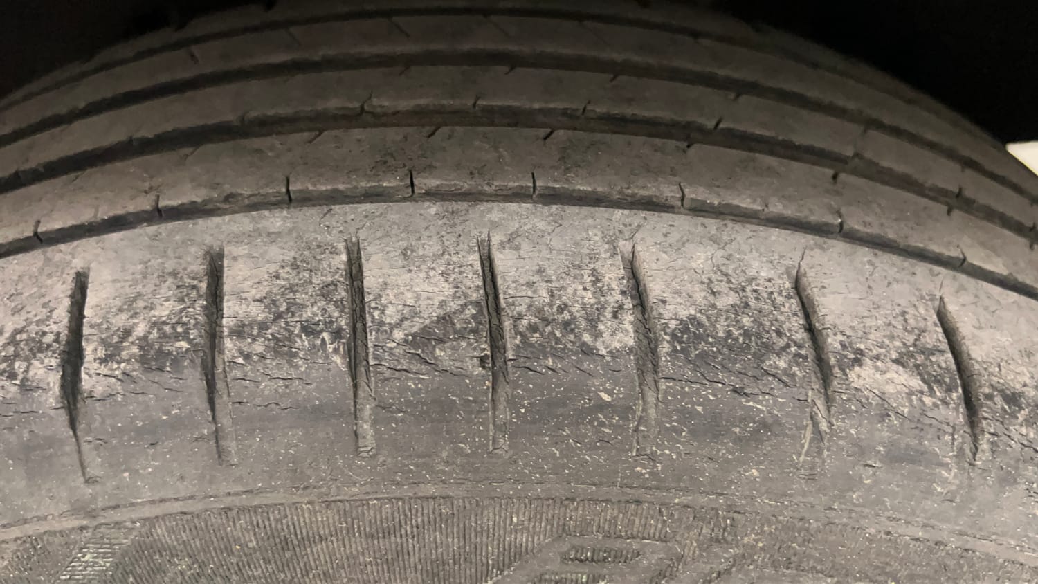 Used 2020 Maruti Suzuki Baleno Zeta Petrol Manual tyres LEFT REAR TYRE TREAD VIEW