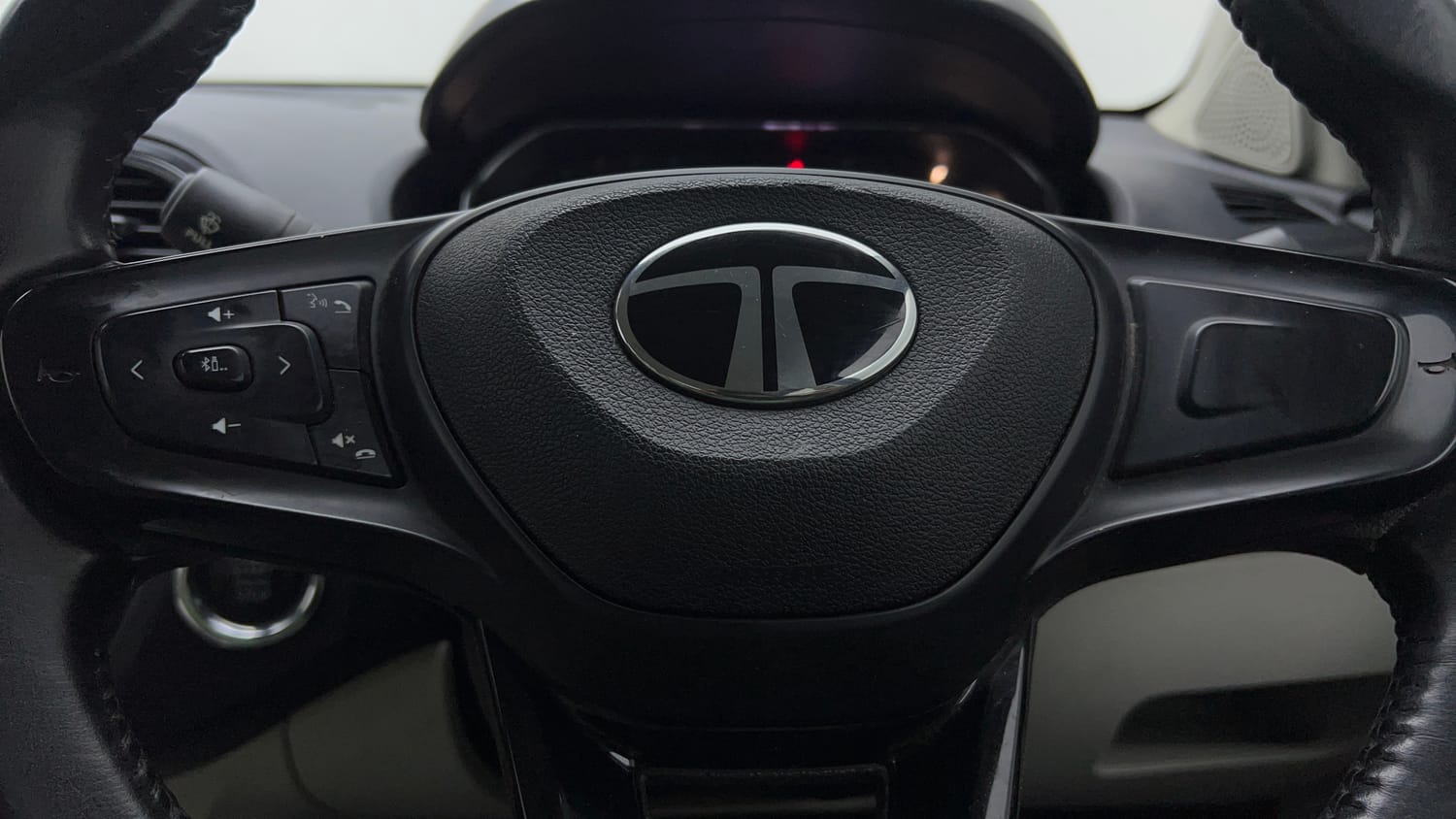 Used 2024 Tata Tigor XZA Plus iCNG Cng Automatic top_features Airbags