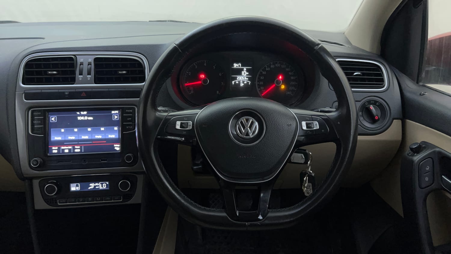 Used 2019 Volkswagen Ameo Highline Plus 1.0L (P) 16 Alloy Petrol Manual interior STEERING VIEW