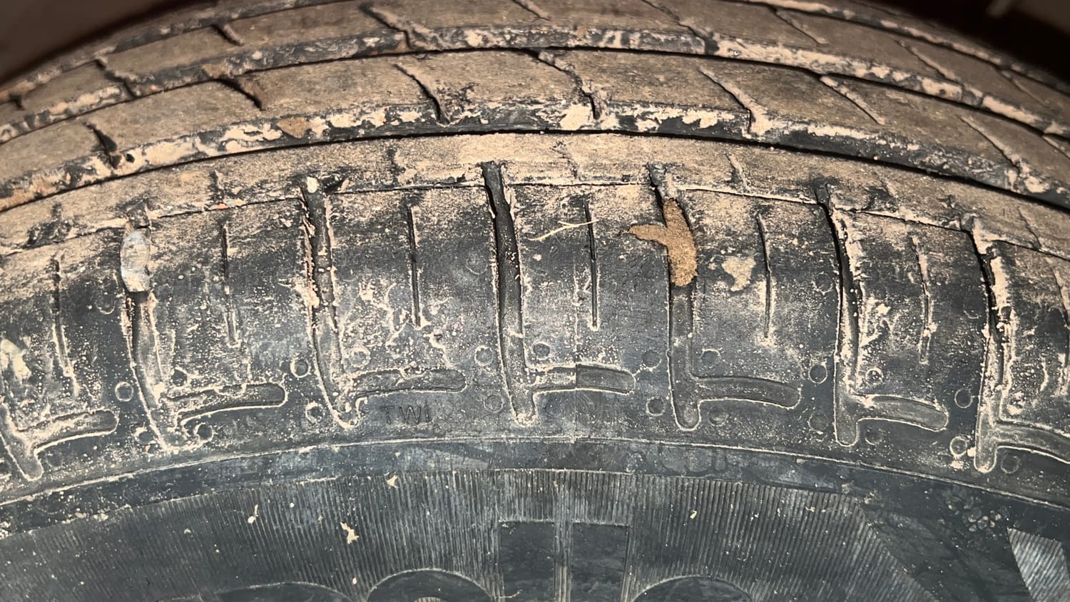 Used 2022 Hyundai Grand i10 Nios Sportz AMT 1.2 Kappa VTVT Petrol Automatic tyres LEFT FRONT TYRE TREAD VIEW