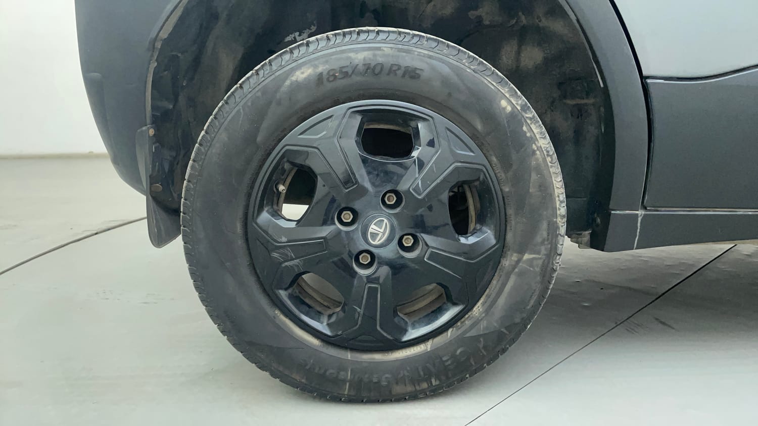 Used 2023 Tata Punch Accomplished AMT Petrol Automatic tyres RIGHT REAR TYRE RIM VIEW