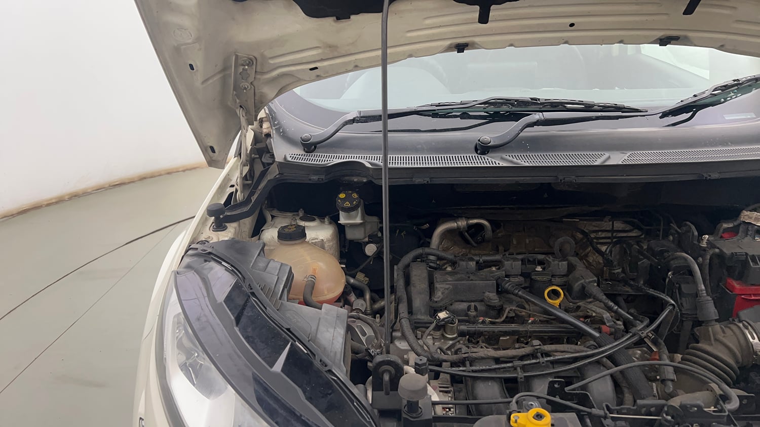 Used 2019 Ford EcoSport Titanium 1.5L Ti-VCT Petrol Manual engine ENGINE RIGHT SIDE HINGE & APRON VIEW