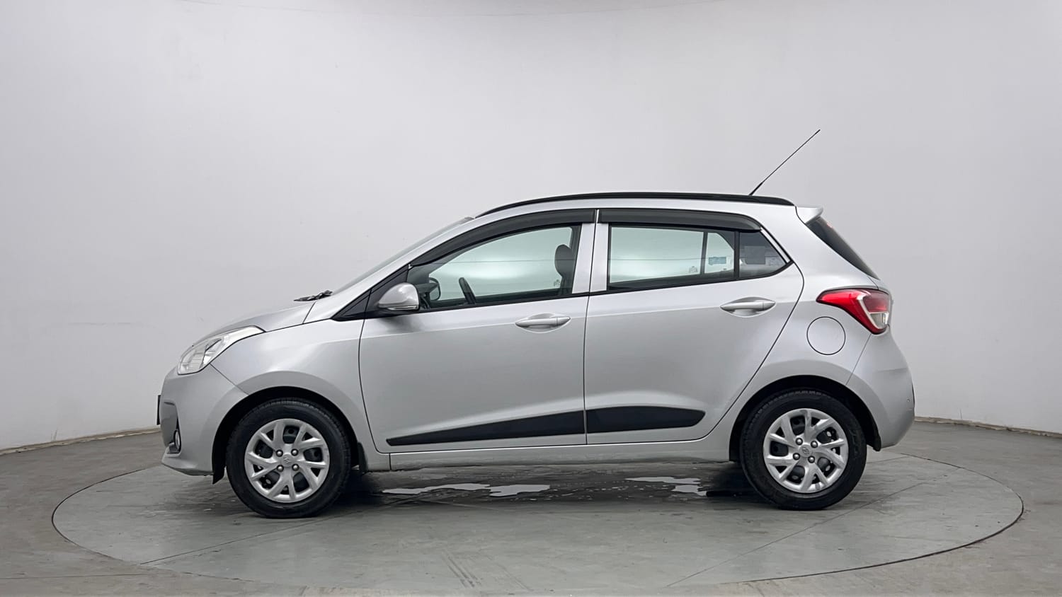 Used 2018 Hyundai Grand i10 Sportz 1.2 Kappa VTVT Petrol Manual exterior LEFT SIDE VIEW