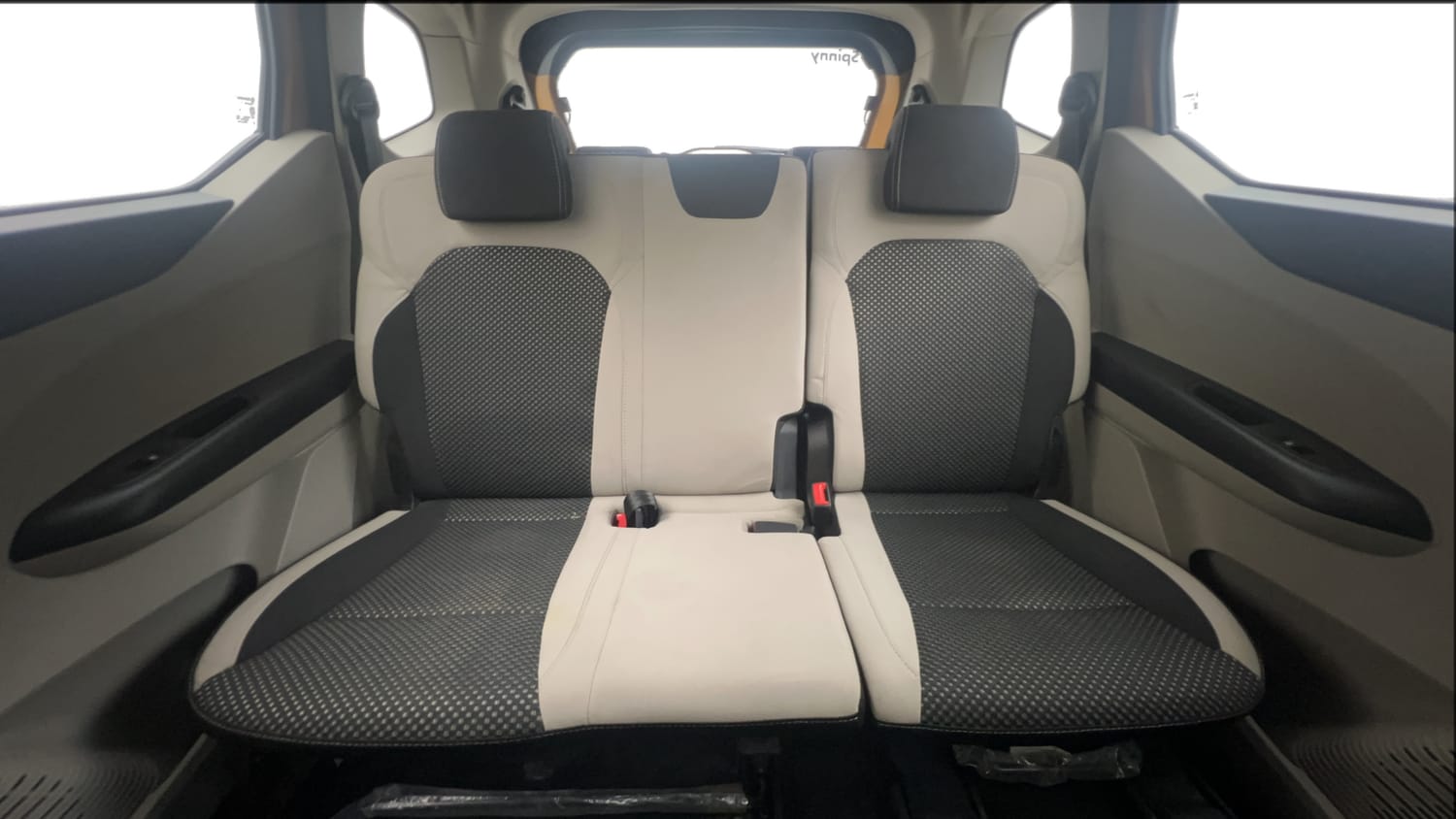 Used 2022 Renault Triber RXZ EASY-R AMT Dual Tone Petrol Automatic interior REAR SEAT CONDITION VIEW