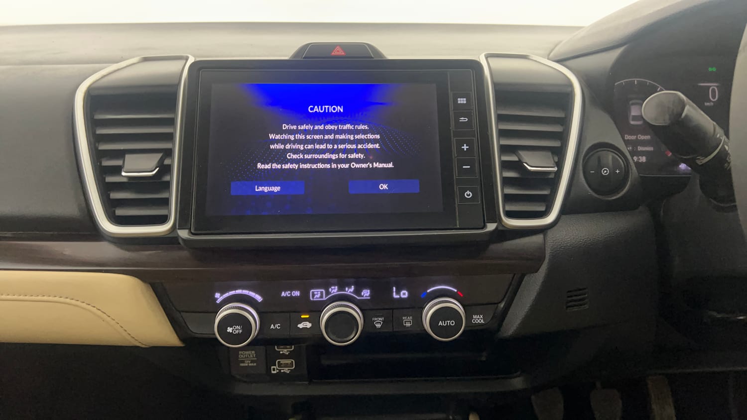 Used 2022 Honda City ZX Petrol Petrol Manual interior MUSIC SYSTEM & AC CONTROL VIEW