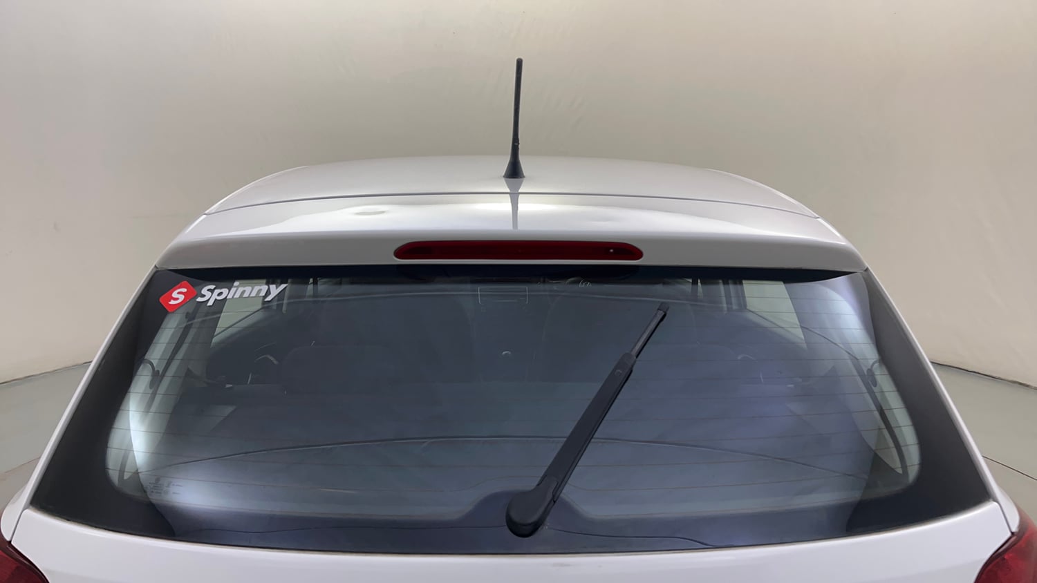 Used 2015 Volkswagen Polo Comfortline 1.2L (P) Petrol Manual top_features Rear defogger