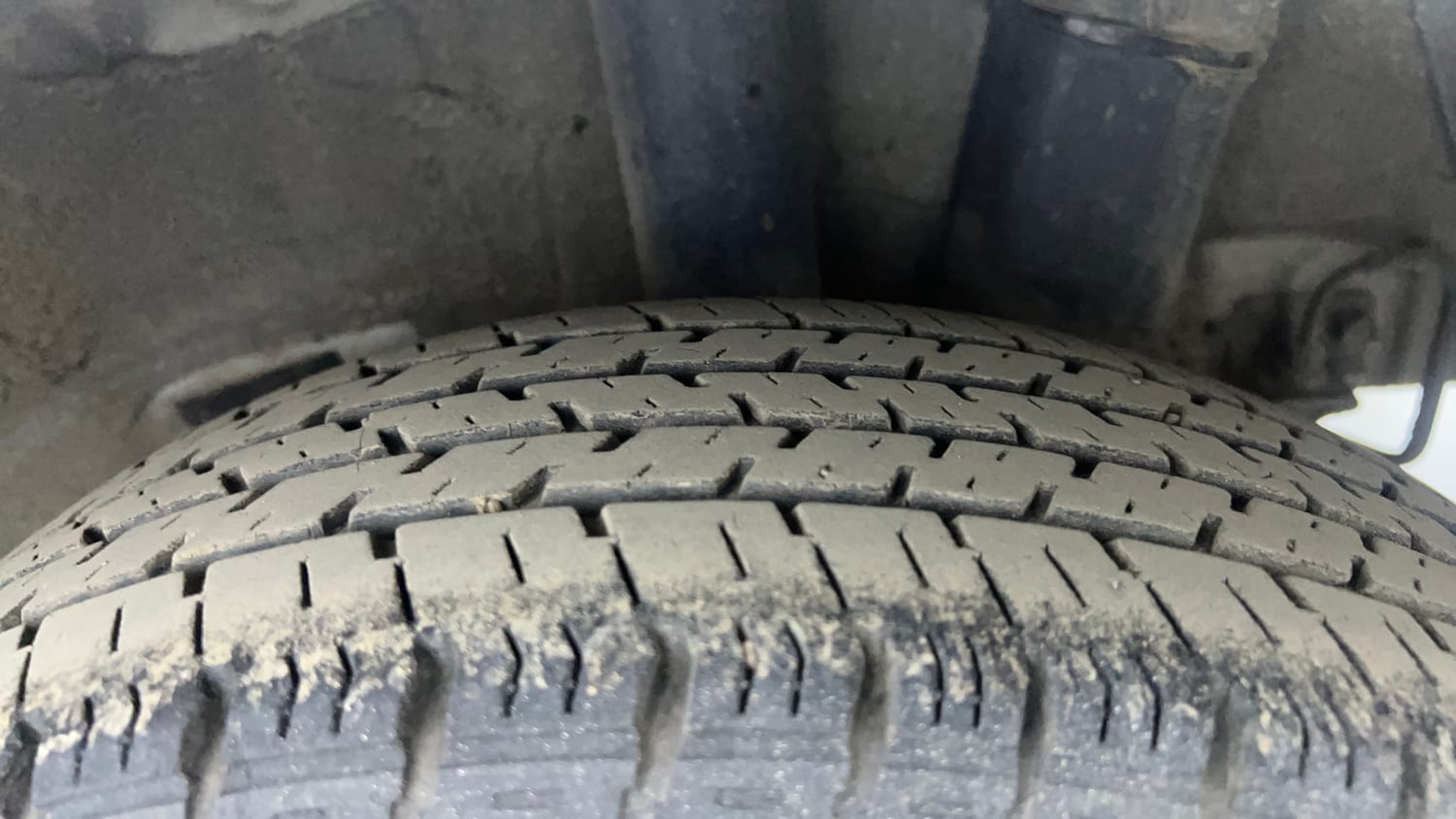 Used 2017 Hyundai Grand i10 Sportz (O) AT 1.2 Kappa VTVT Petrol Automatic tyres LEFT REAR TYRE TREAD VIEW