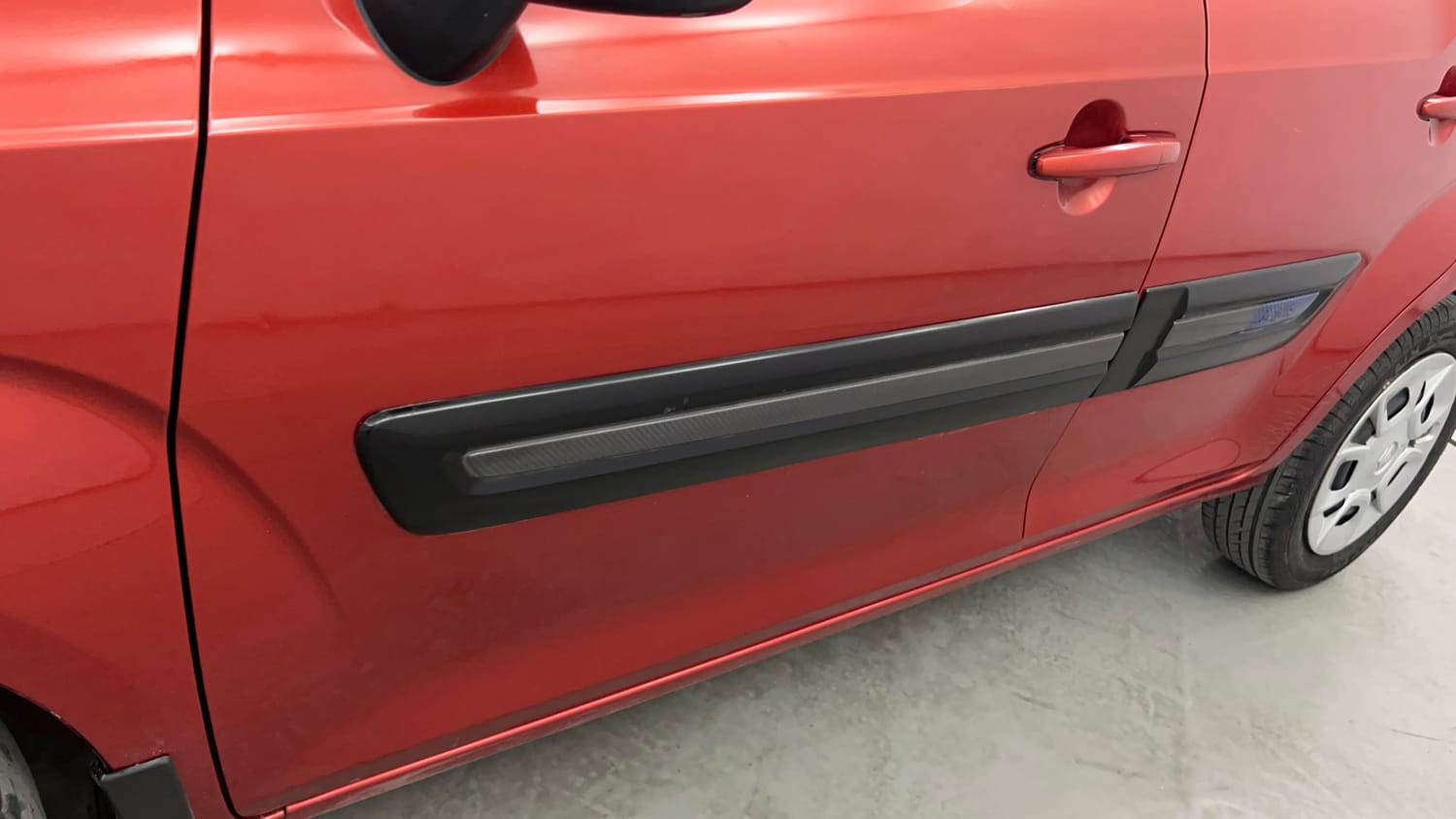 Used 2017 Maruti Suzuki Ignis Delta 1.2 AMT Petrol Automatic dents MINOR SCRATCH