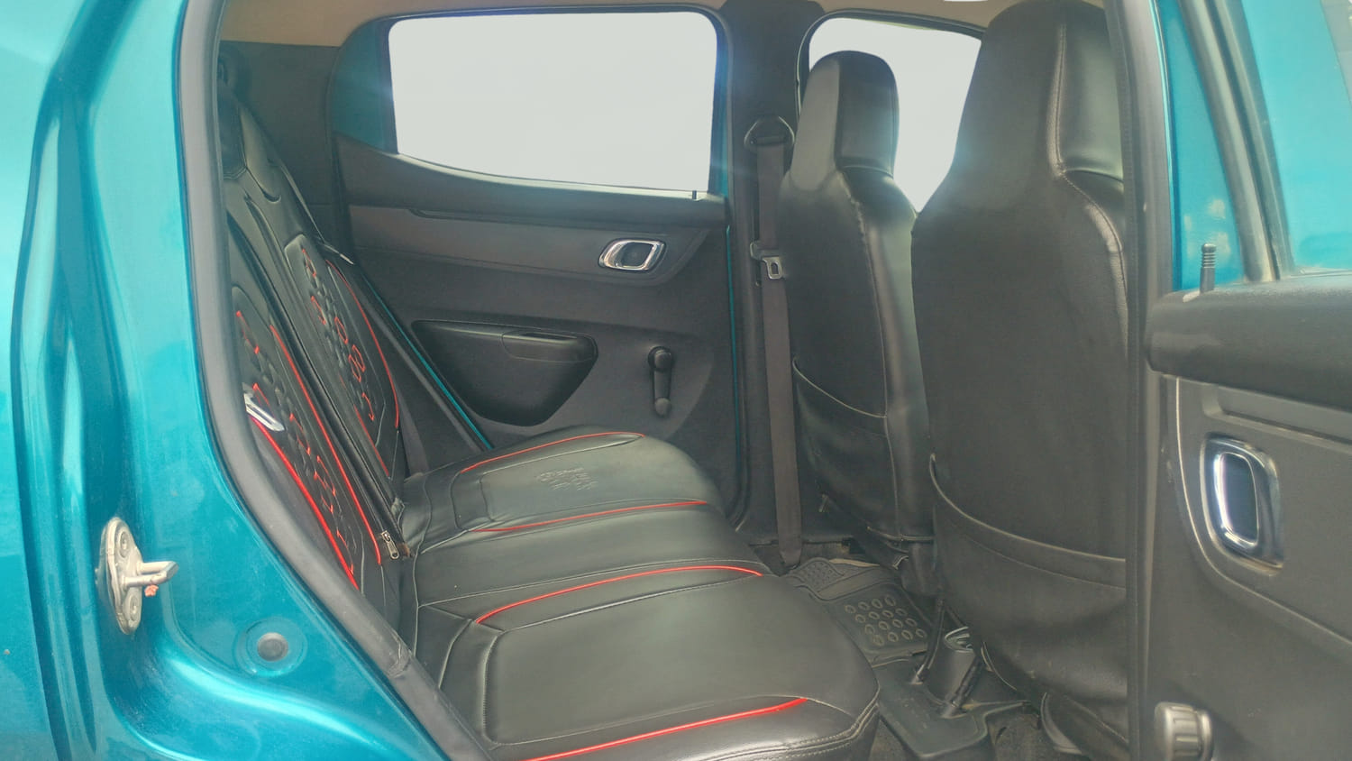 Used 2020 Renault Kwid RXT Petrol Manual interior RIGHT SIDE REAR DOOR CABIN VIEW