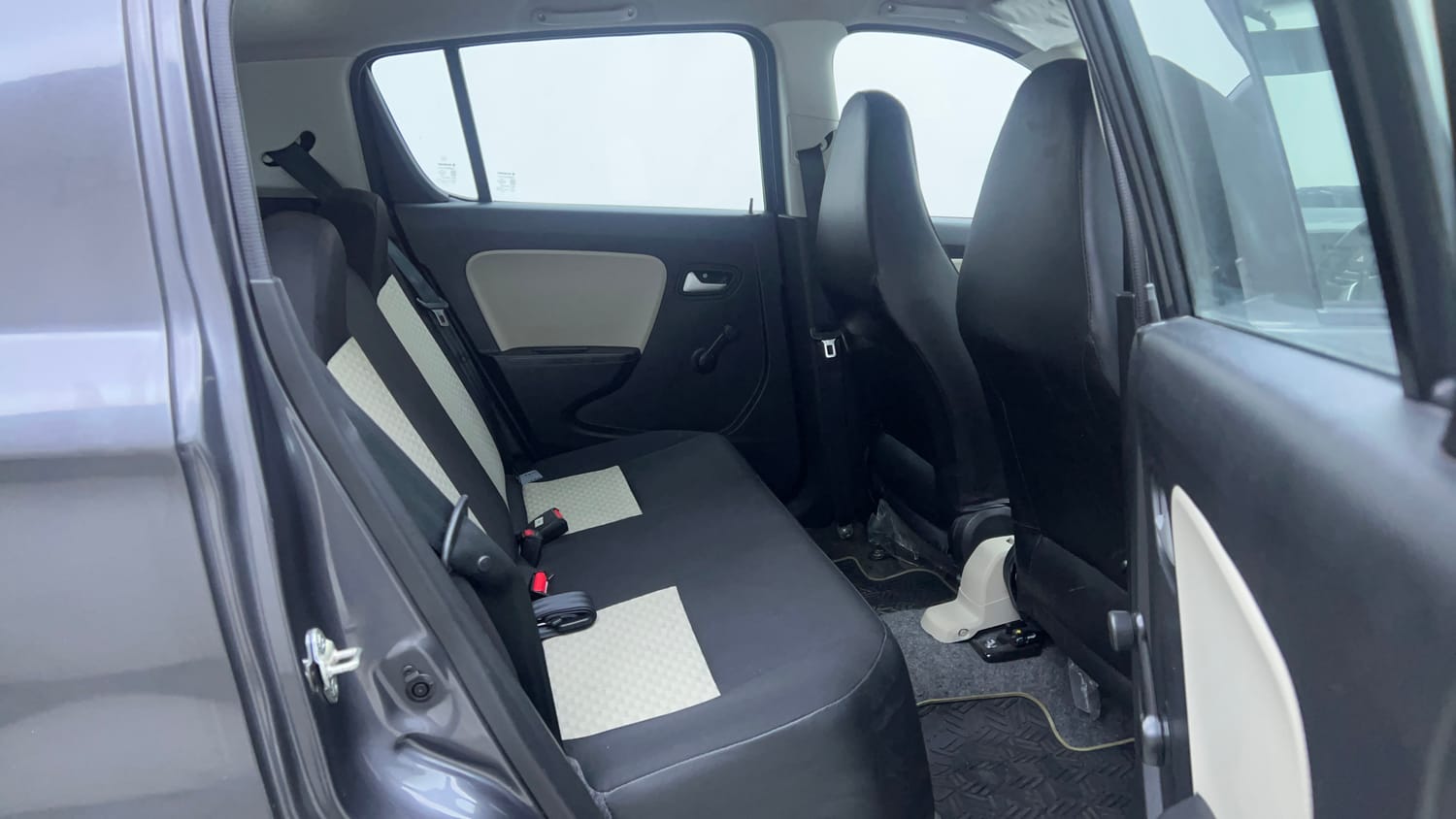 Used 2022 Maruti Suzuki Alto 800 LXi Petrol Manual interior RIGHT SIDE REAR DOOR CABIN VIEW