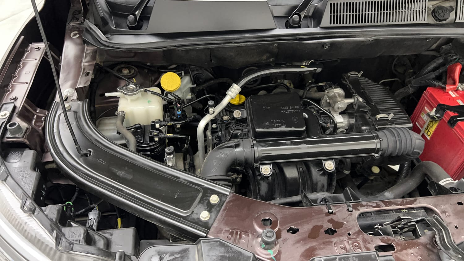 Used 2021 Renault Kiger RXT MT Petrol Manual engine ENGINE RIGHT SIDE VIEW