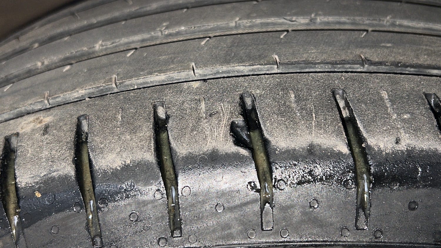 Used 2017 Hyundai Elite i20 Asta 1.2 Petrol Manual tyres RIGHT FRONT TYRE TREAD VIEW
