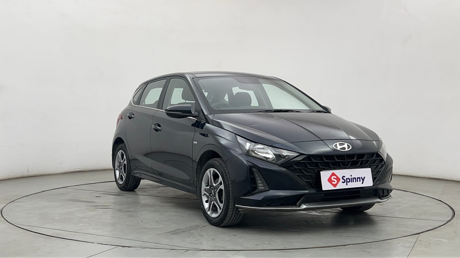 Used 2025 Hyundai i20 Sportz (O) 1.2 IVT Petrol Automatic exterior RIGHT FRONT CORNER VIEW