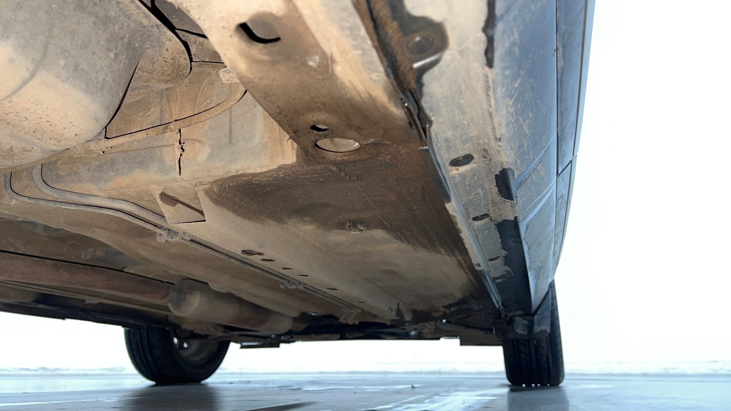 Used 2021 Nissan Magnite XV Turbo CVT Petrol Automatic extra REAR RIGHT UNDERBODY VIEW