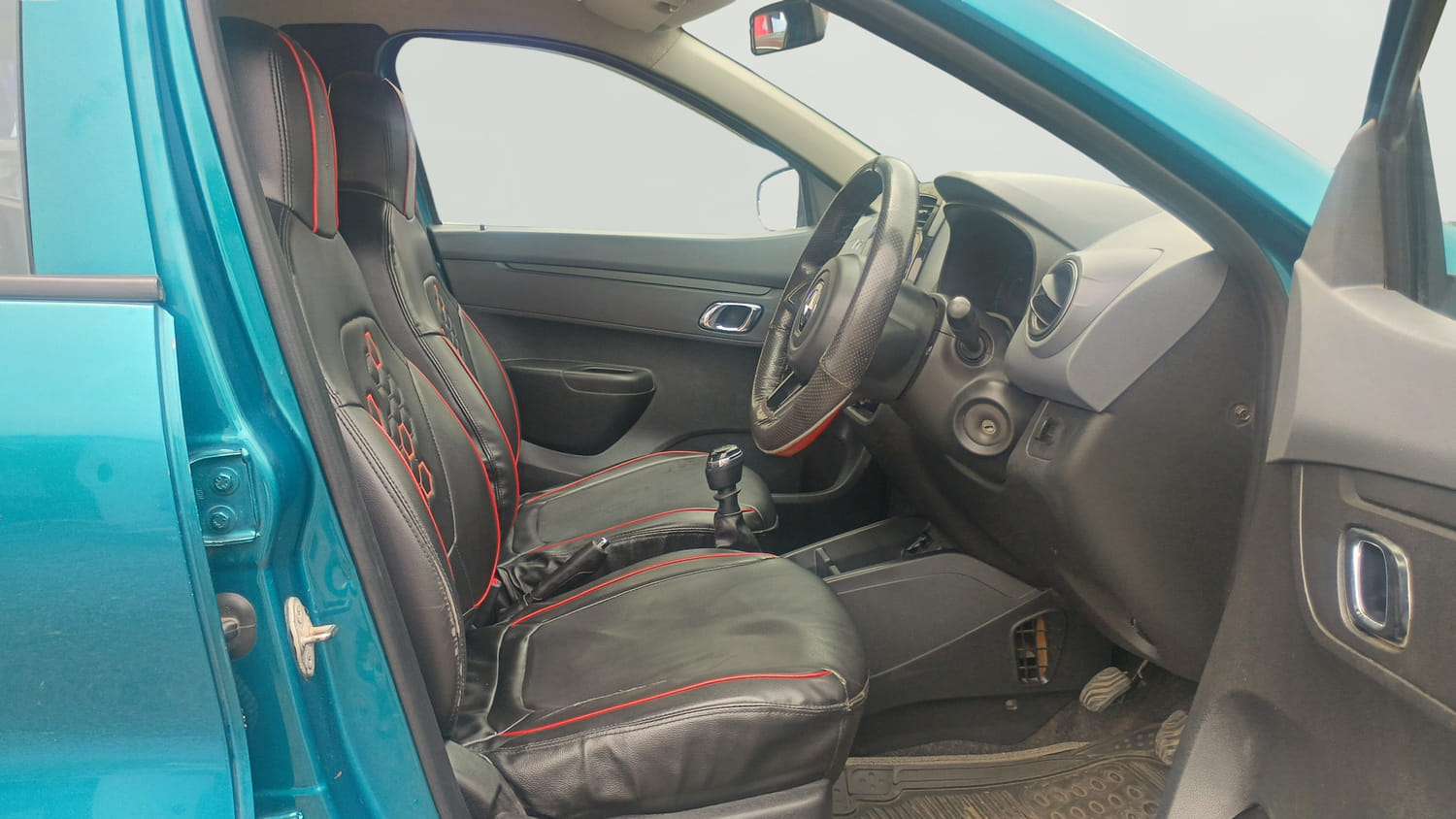 Used 2020 Renault Kwid RXT Petrol Manual interior RIGHT SIDE FRONT DOOR CABIN VIEW